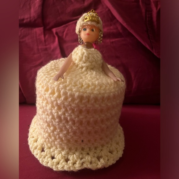Hand Crafted Gold & Yellow Toilet Paper Cover Blonde Doll Retro Collectible - Picture 2 of 6